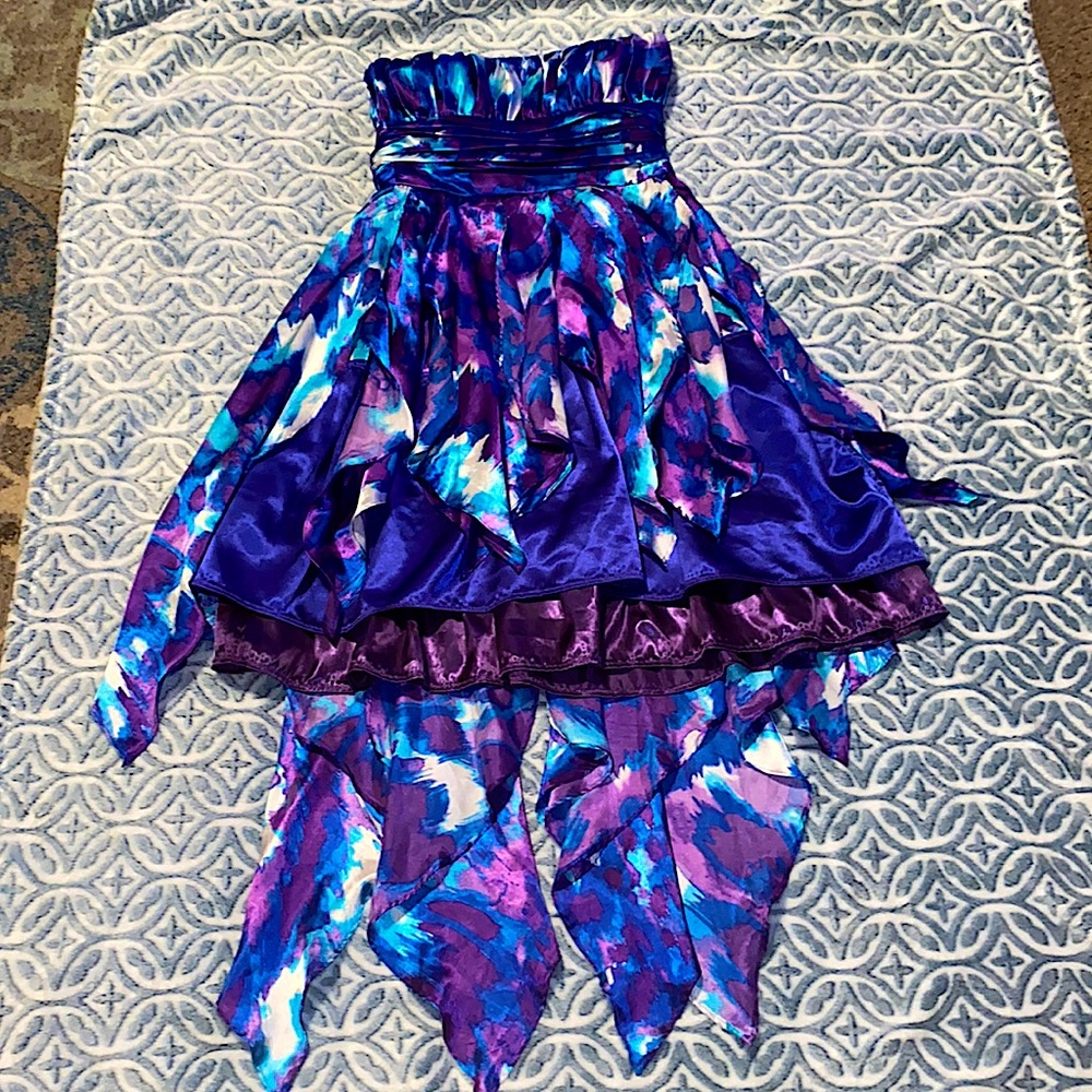 Brand is Steppin Out, Size 13/14, Color is dark blue, light blue, purple, white